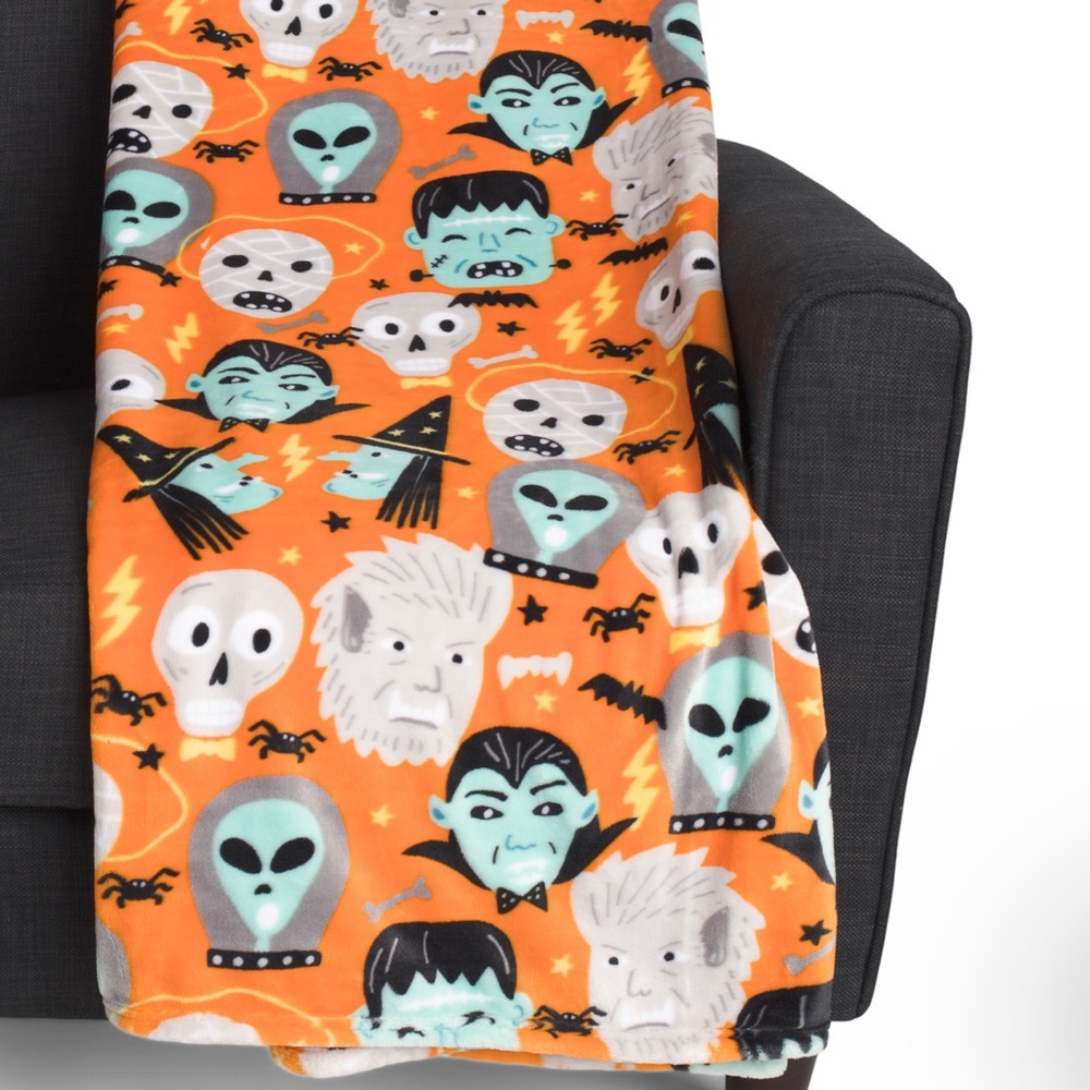 HALLOW HOME 60” x 70” Monster Toss Halloween Throw